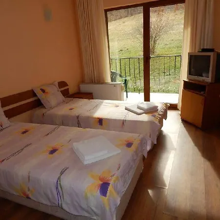 Хотел Велена Отель